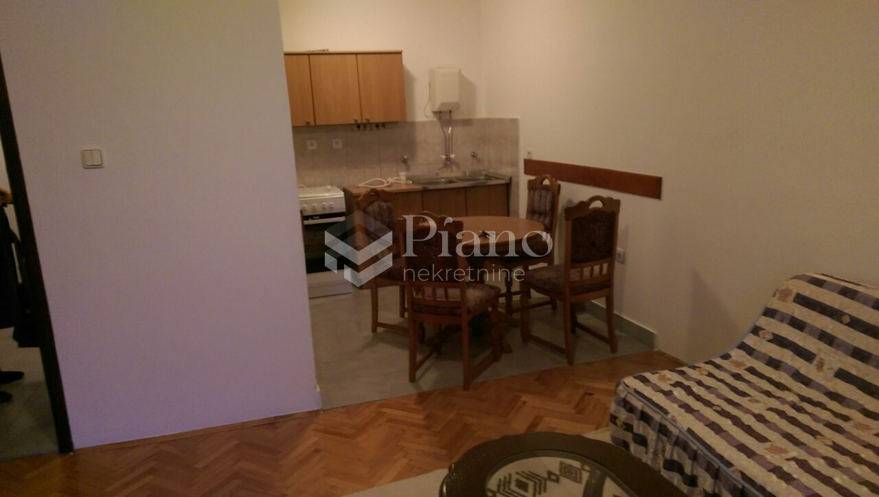 Jednosoban namješten stan na Malom brdu