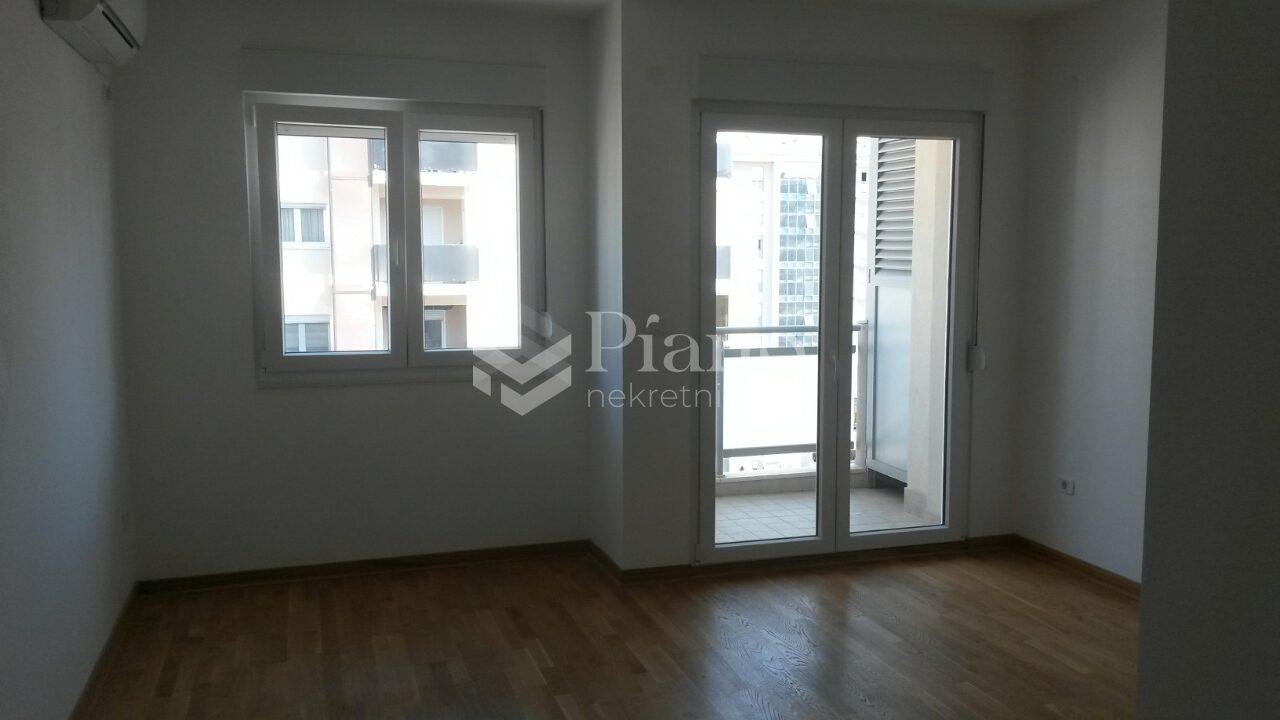 Nenamještena garsonjera u City kvartu