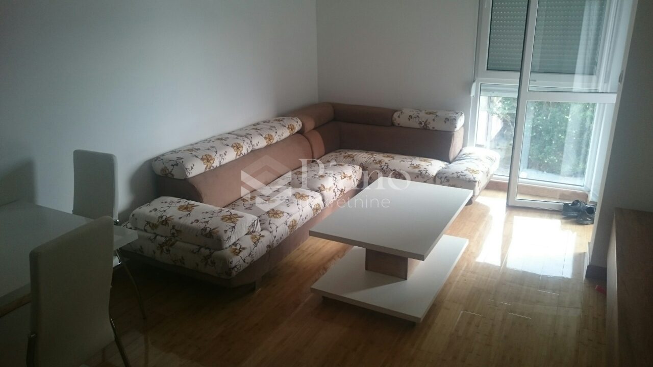 Nov namješten jednosoban stan na Pobrežju