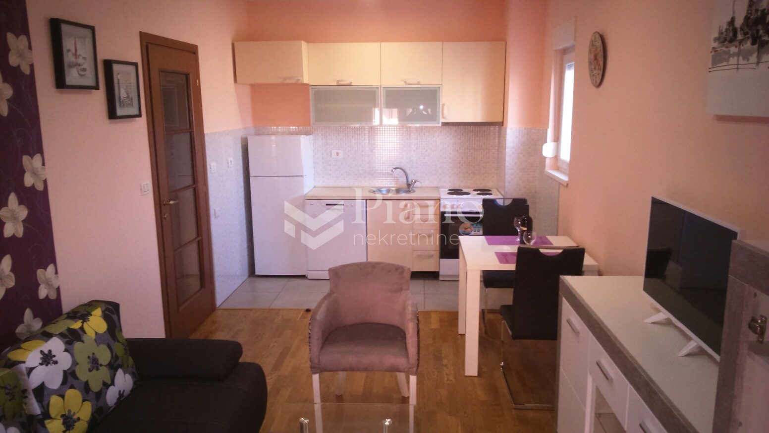 Jednosoban namješten stan u City kvartu