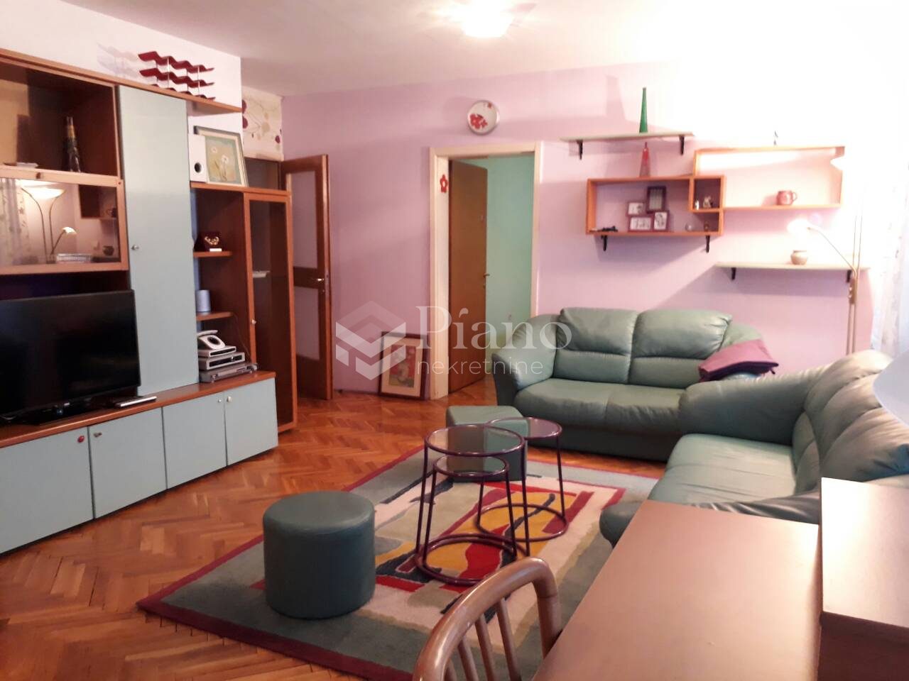 Jednosoban namješten stan, Vektra