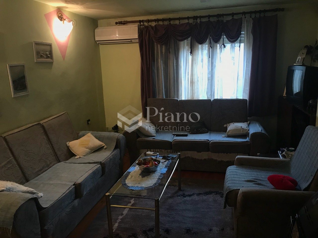 Namješten dvosoban stan u kući na Zabjelu