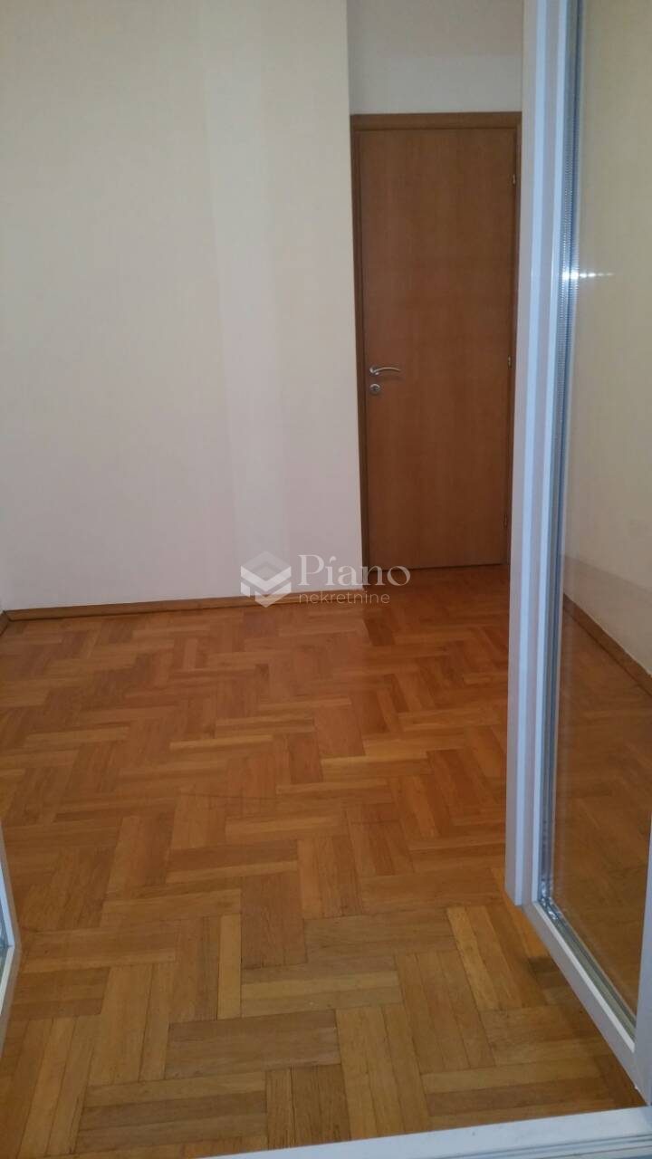 One bedroom unfurnished apartment in Stari Aerodrom