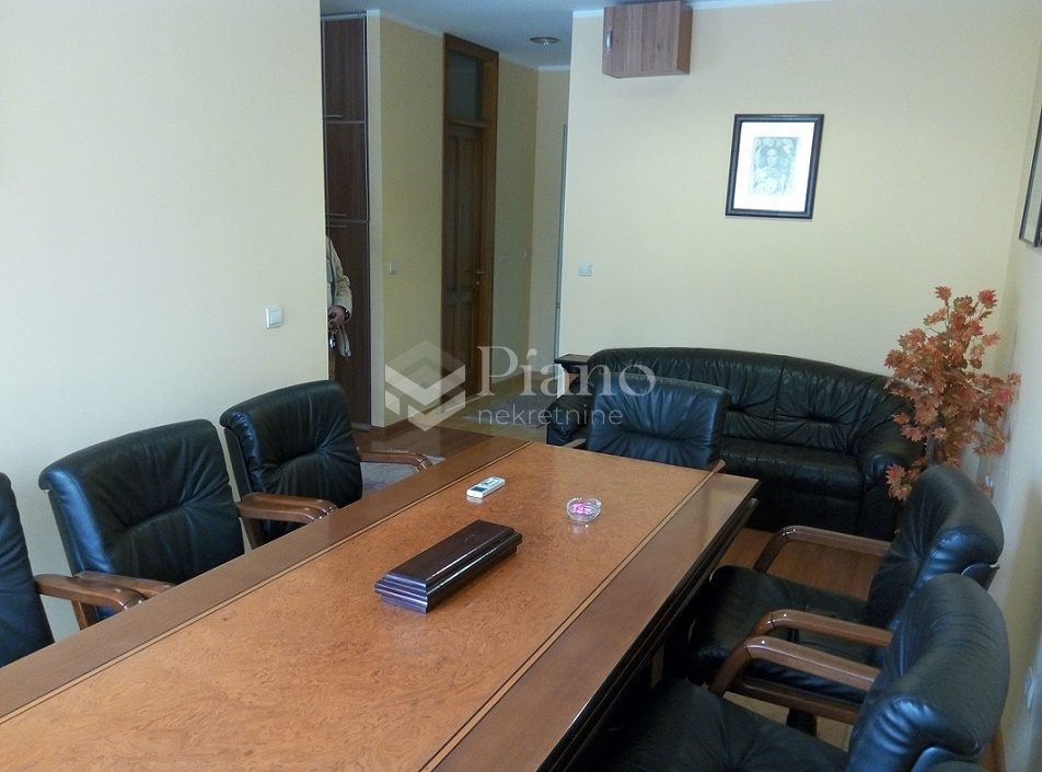 Namješten poslovni prostor u centru grada