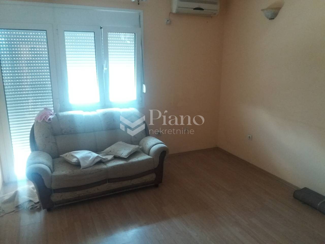 Unfurnished one-bedroom apartment in Zabjelo