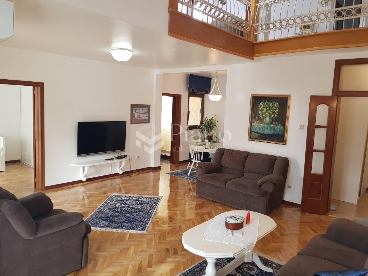 Furnished three-bedrooms lux duplex apartment near Vezirov most