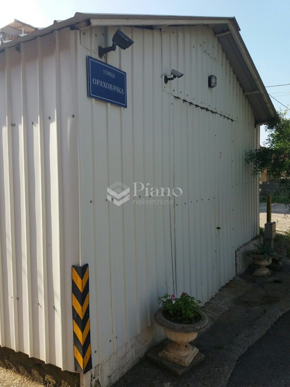Unfurnished warehouse near train station