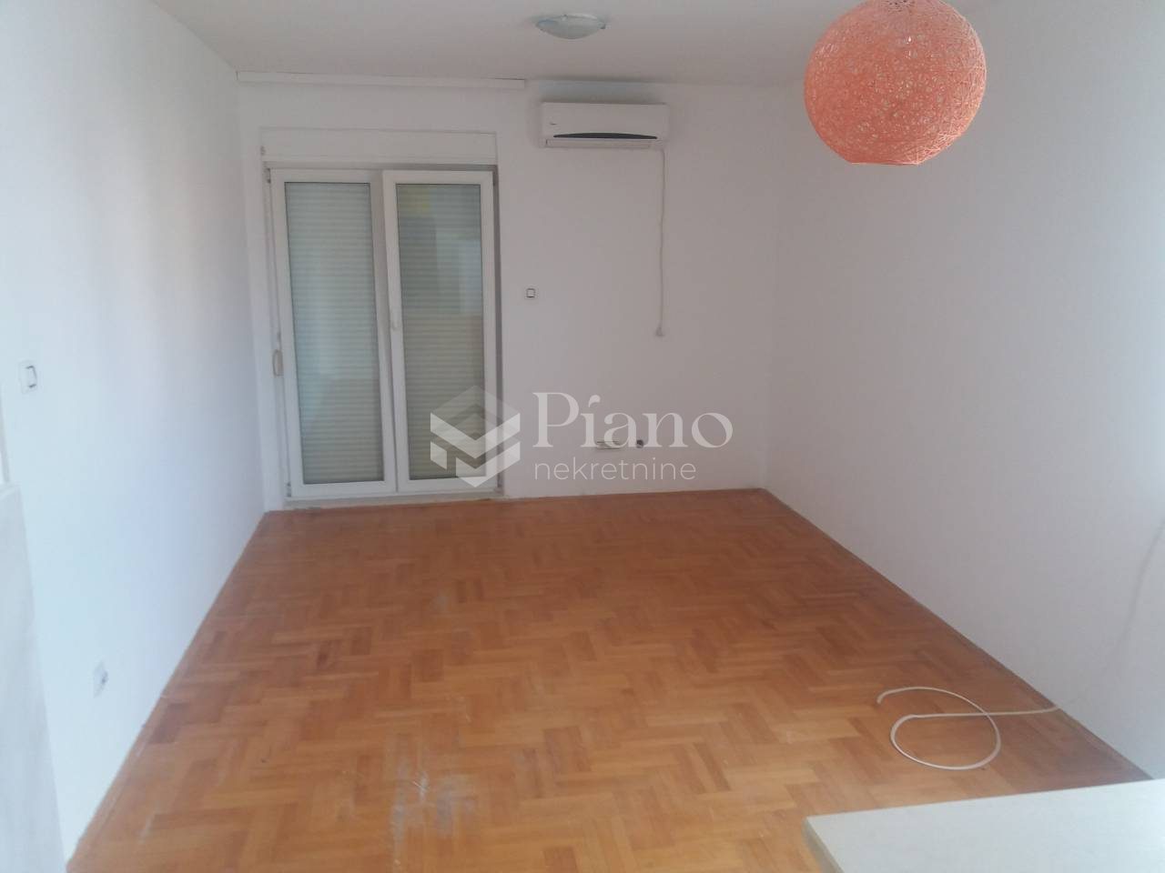 Unfurnished one-bedroom apartment in Stari aerodrom