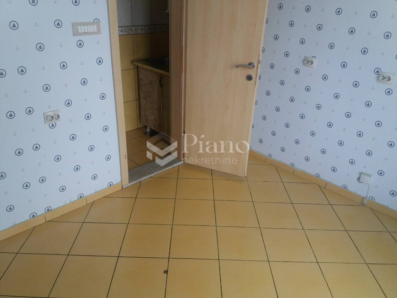 Unfurnished office space in Nova Dalmatinska street