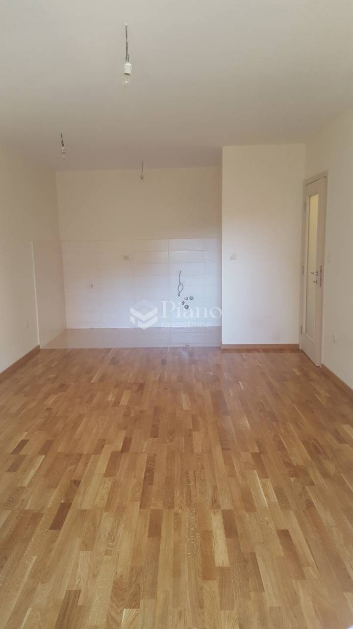 Unfurnished two-bedrooms apartment in Zagorič