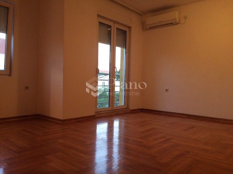 Unfurnished one-bedroom apartment at Drač