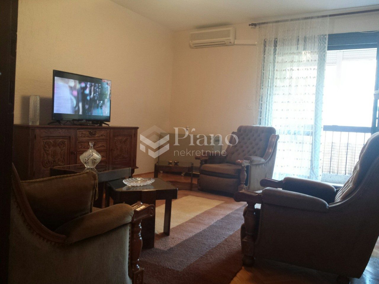 Dvosoban namješten stan iza zgrade Metalke