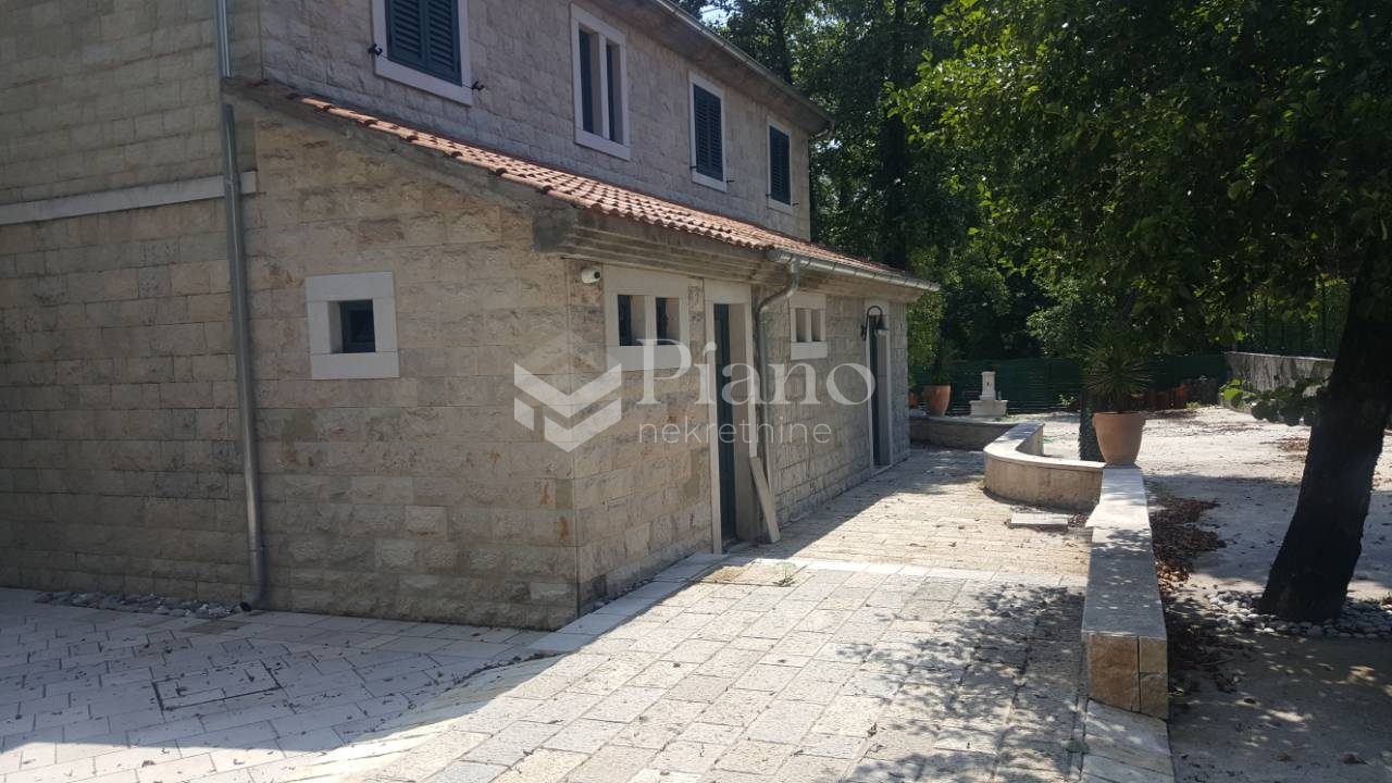 Luksuzno namještena vila na Marezi