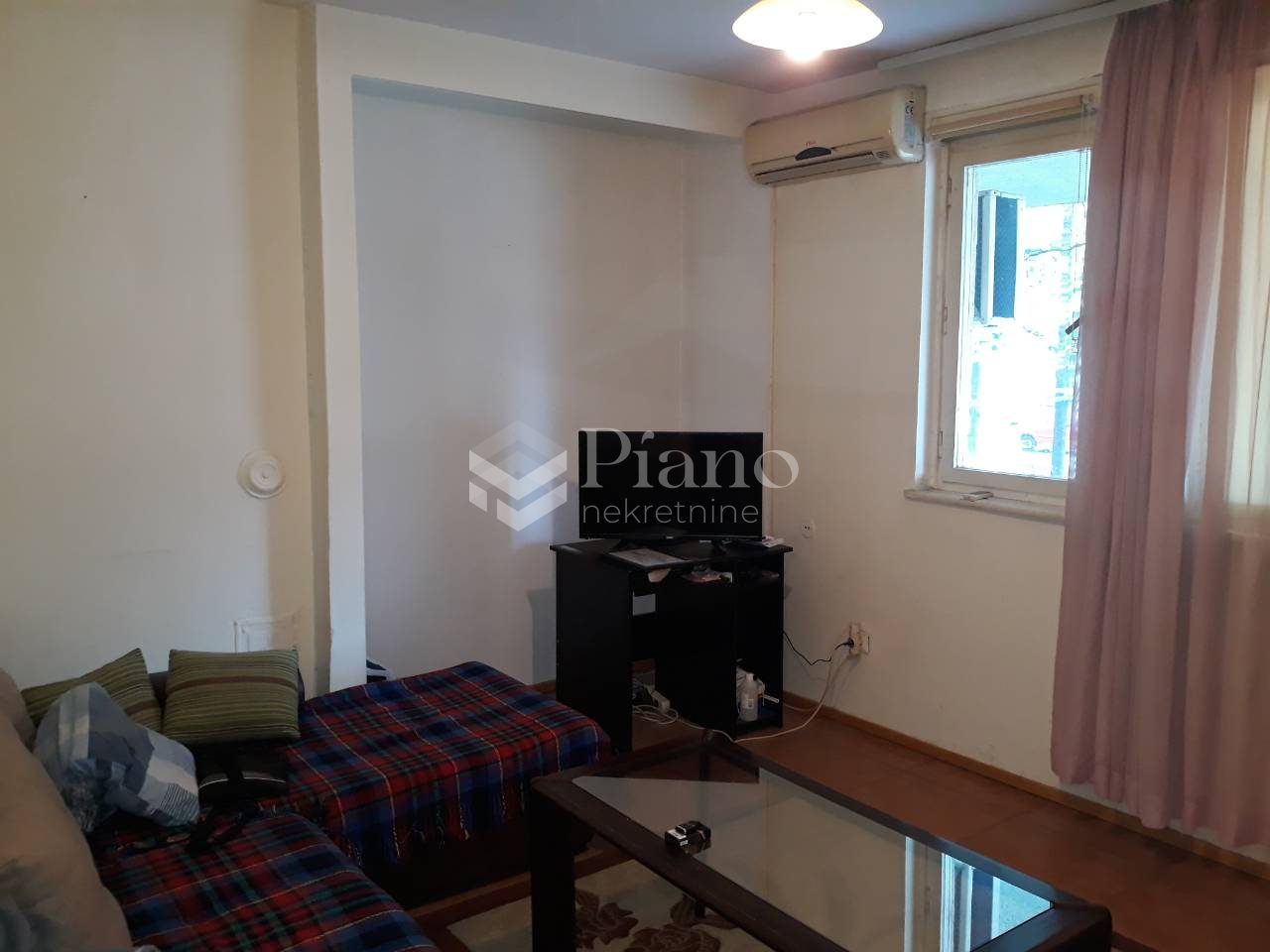 Furnished studio apartment Preko Morace