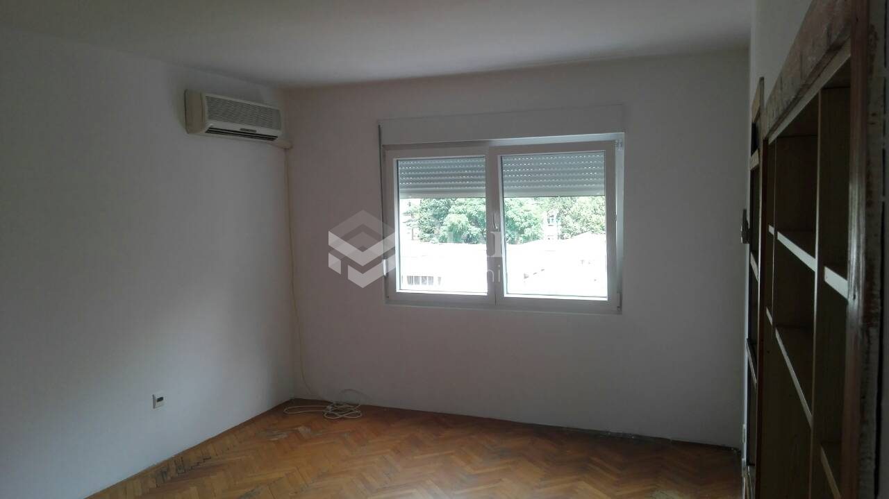 Unfurnished three-bedrooms apartment in Zabjelo