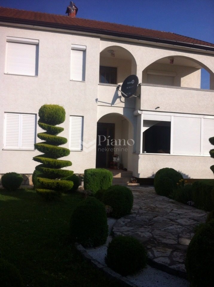 Furnished three-bedrooms apartment in Vranići