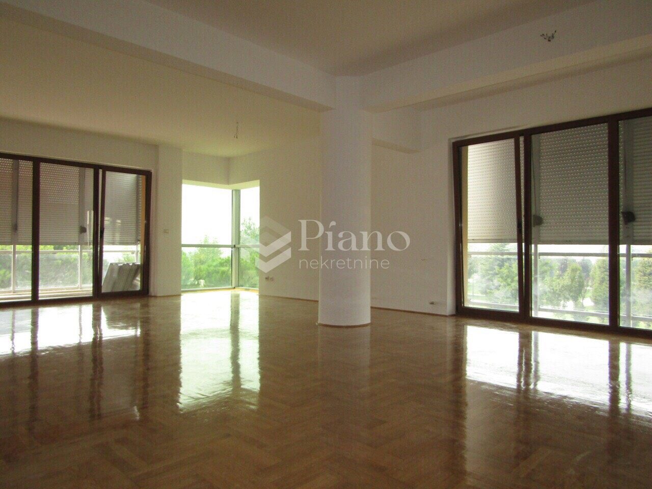 Furnished three-bedrooms apartment in Profesorska building
