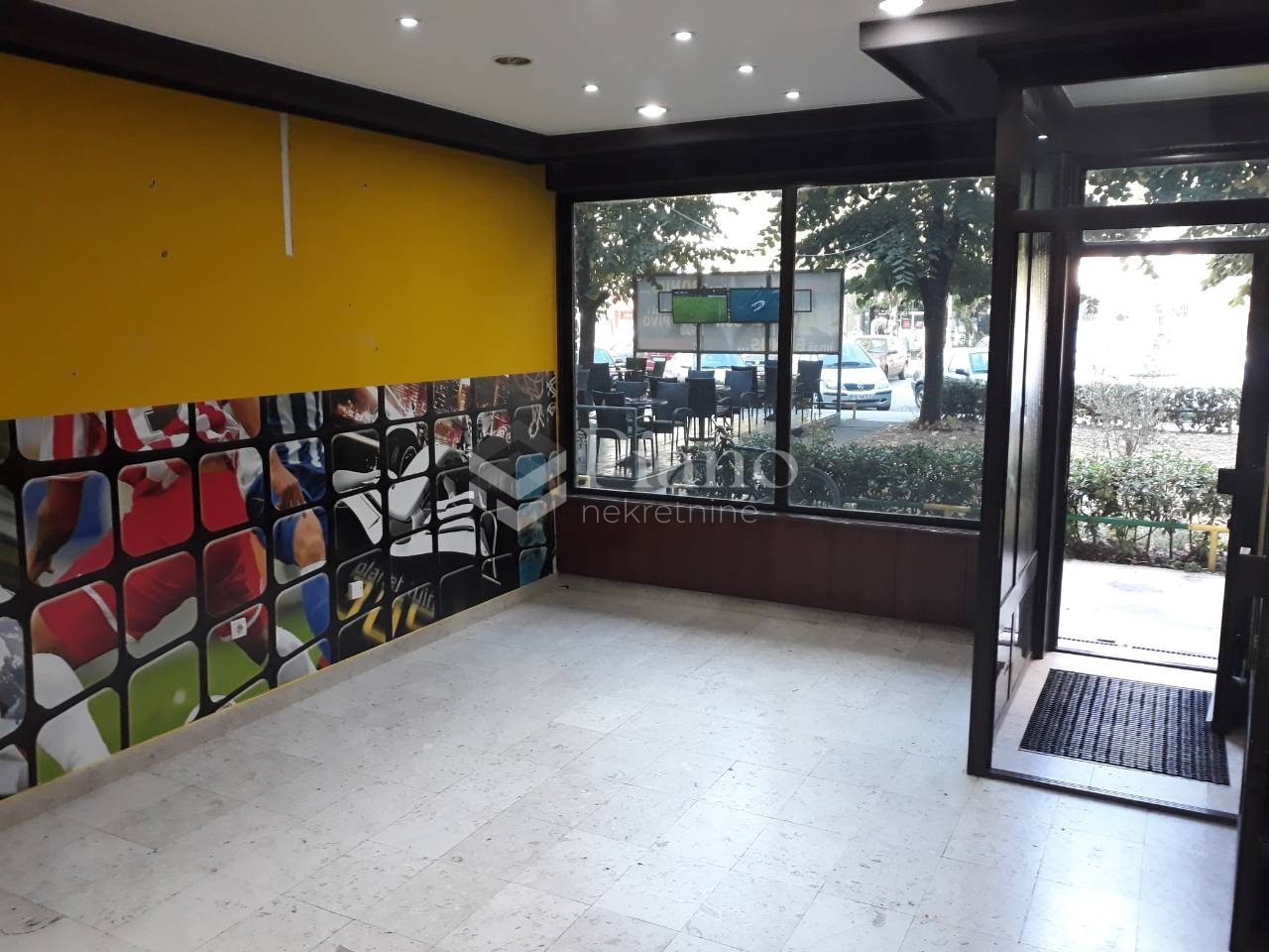 Unfurnished office space in building Lepa Kata