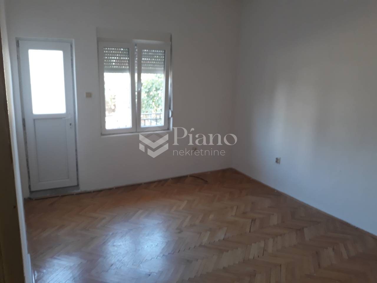 Unfurnished one-bedroom apartment in Stari aerodrom