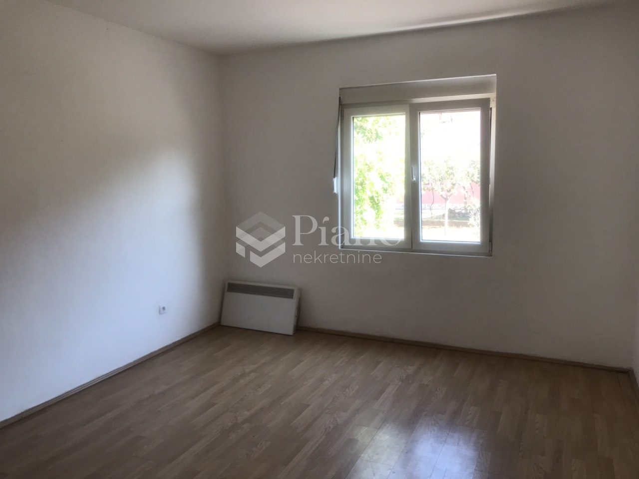 Unfurnished one-bedroom apartment in Stari aerodrom
