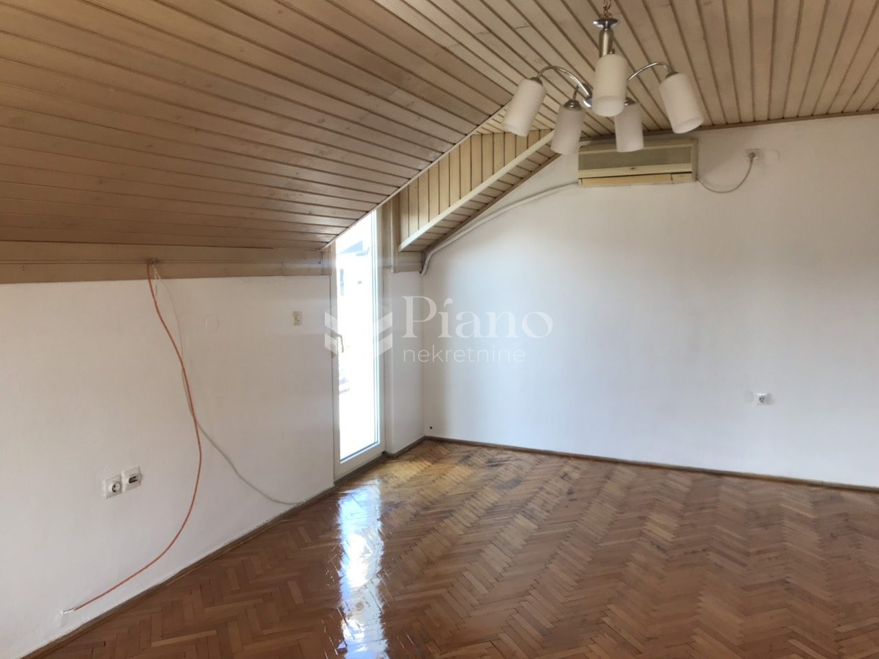 Unfurnished two-bedrooms apartment in Stari aerodrom