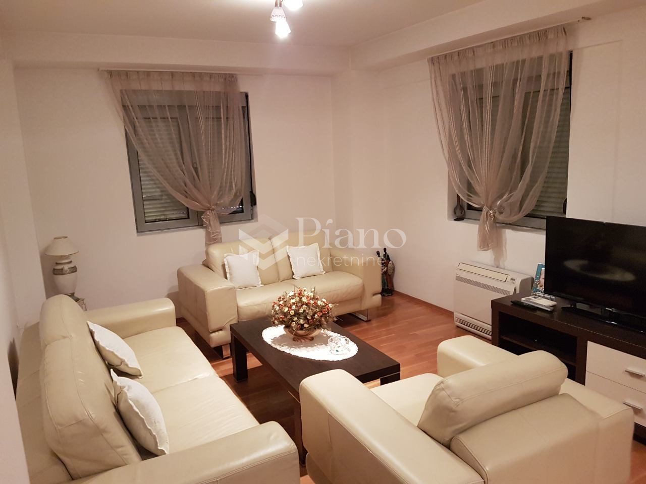 Namješten trosoban  stan, Gorica C