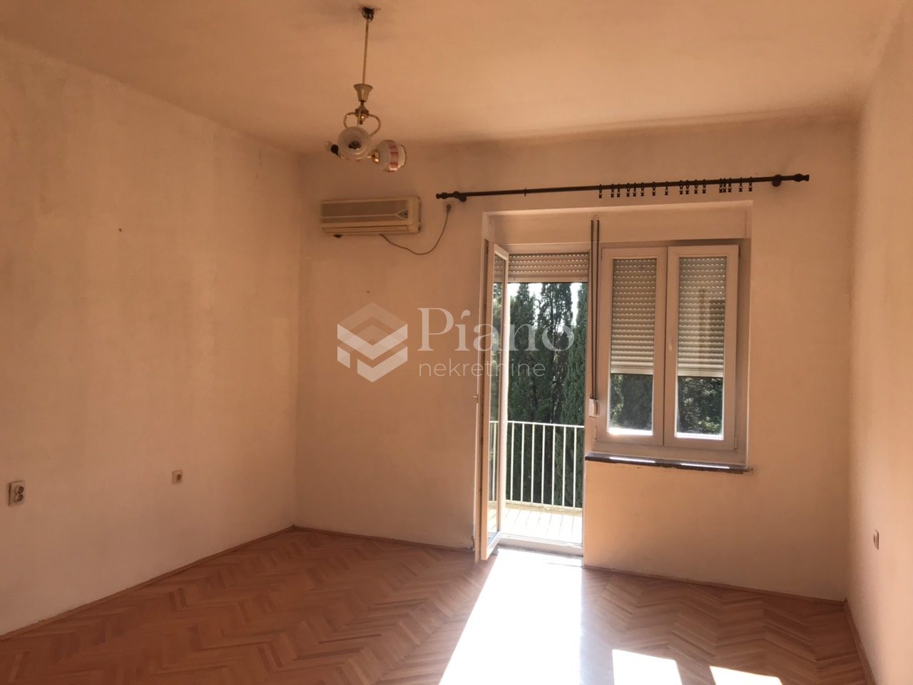 Unfurnished two-bedrooms apartment in city center