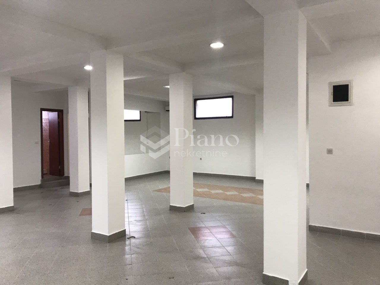 Unfurnished office space in Stari Aerodrom