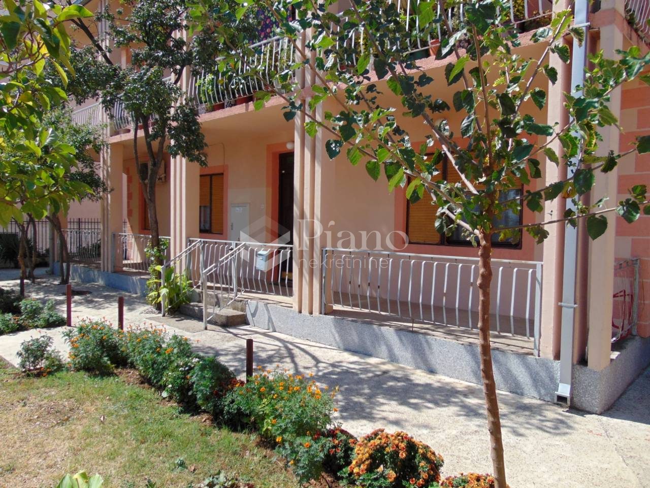 One bedroom non-furnished apartment, Old Airport