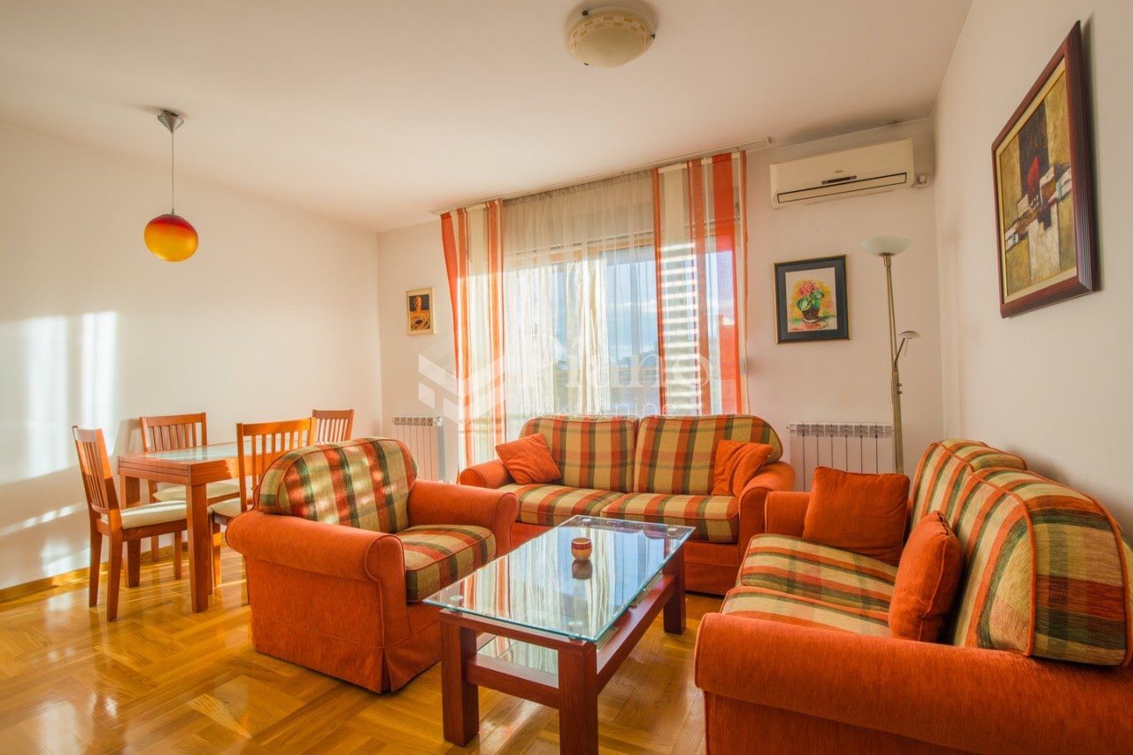 Furnished two-bedrooms apartment Preko Morače
