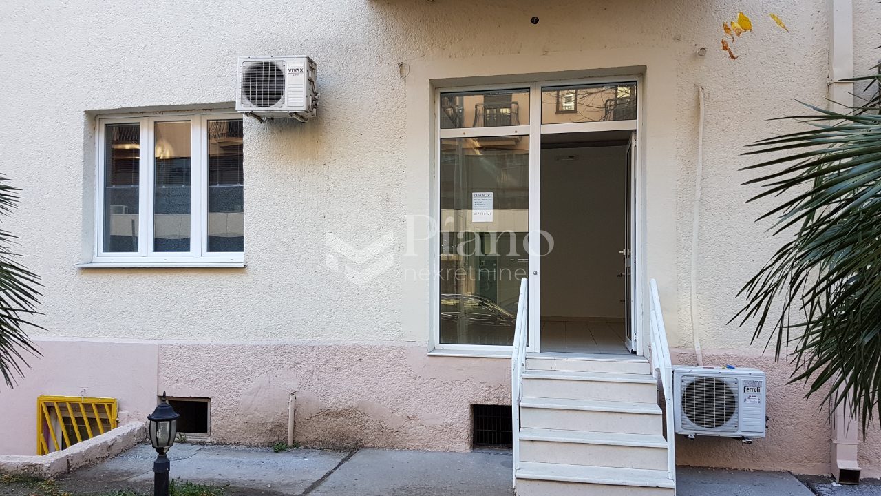 Nenamješten poslovni prostor u centru