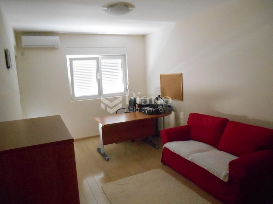 Semi-furnished one-bedroom apartment in City kvart