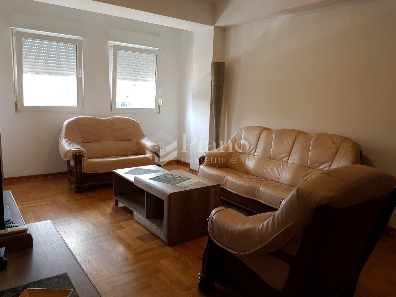 Trosoban namješten stan u City kvartu