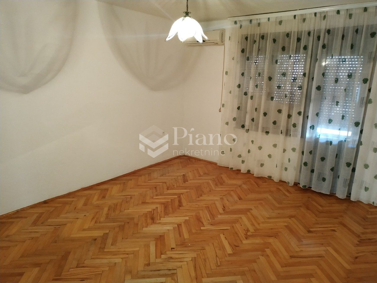 Unfurnished two-bedrooms apartment in Stari aerodrom