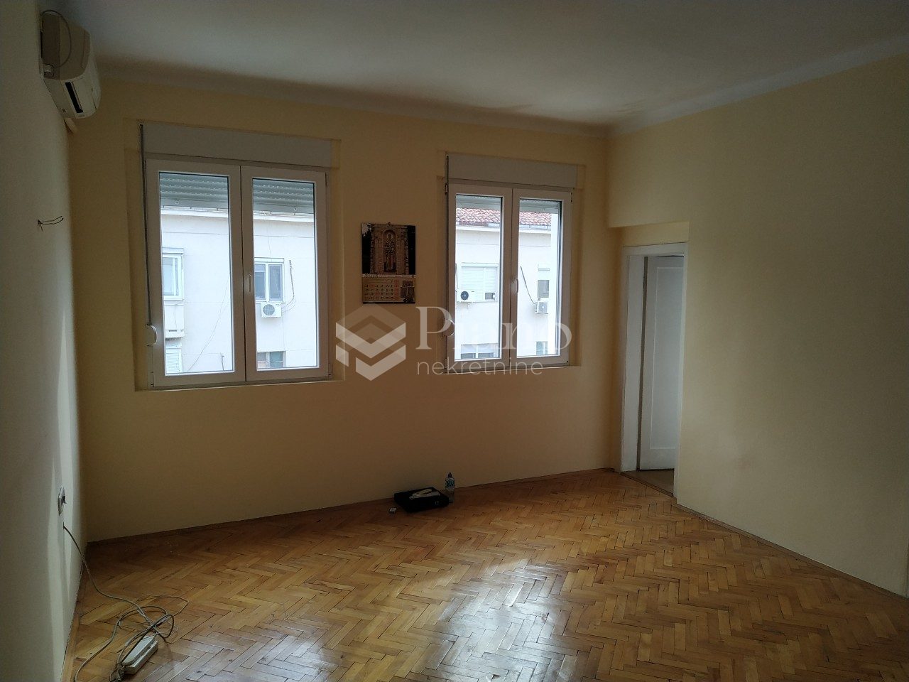 Nenamješten poslovni prostor u centru grada