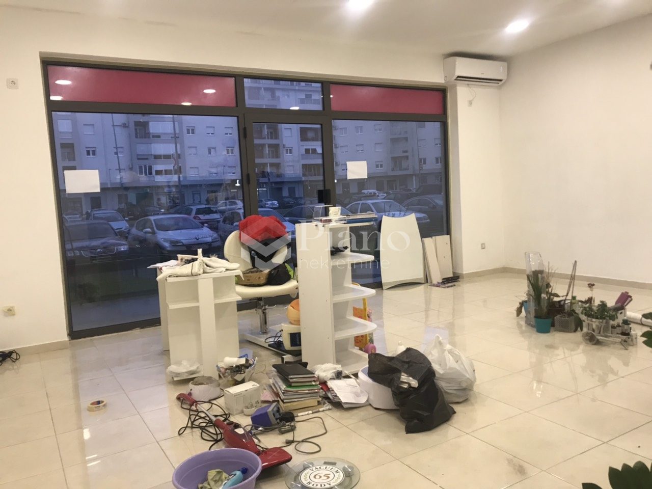 Unfurnished office space in Stari Aerodrom