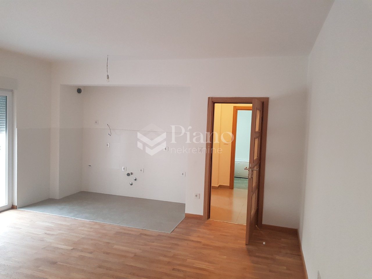 Unfurnished one bedroom apartment on Stari Aerodrom