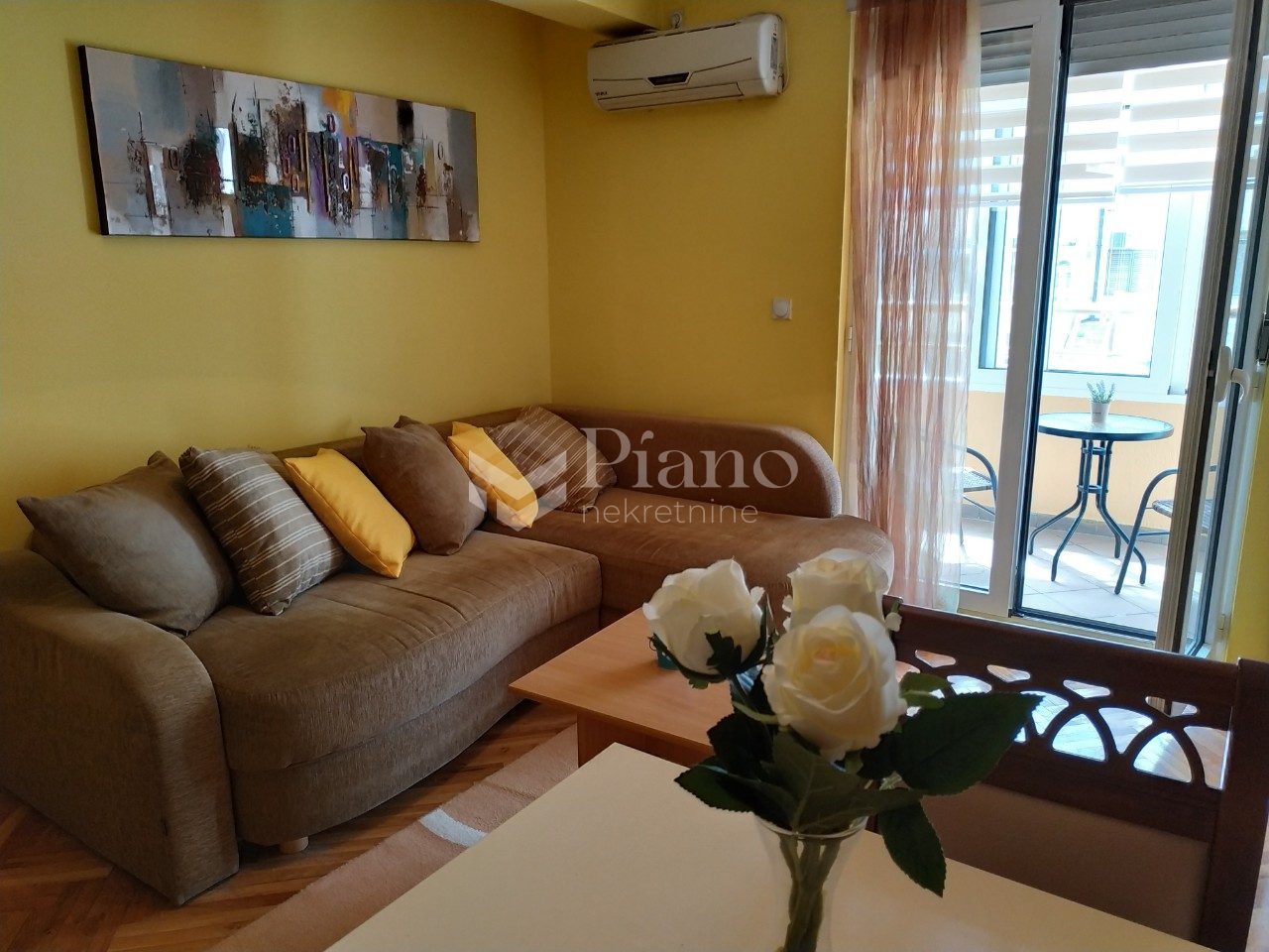 Furnished studio apartment across City hotel near Ljubović hill