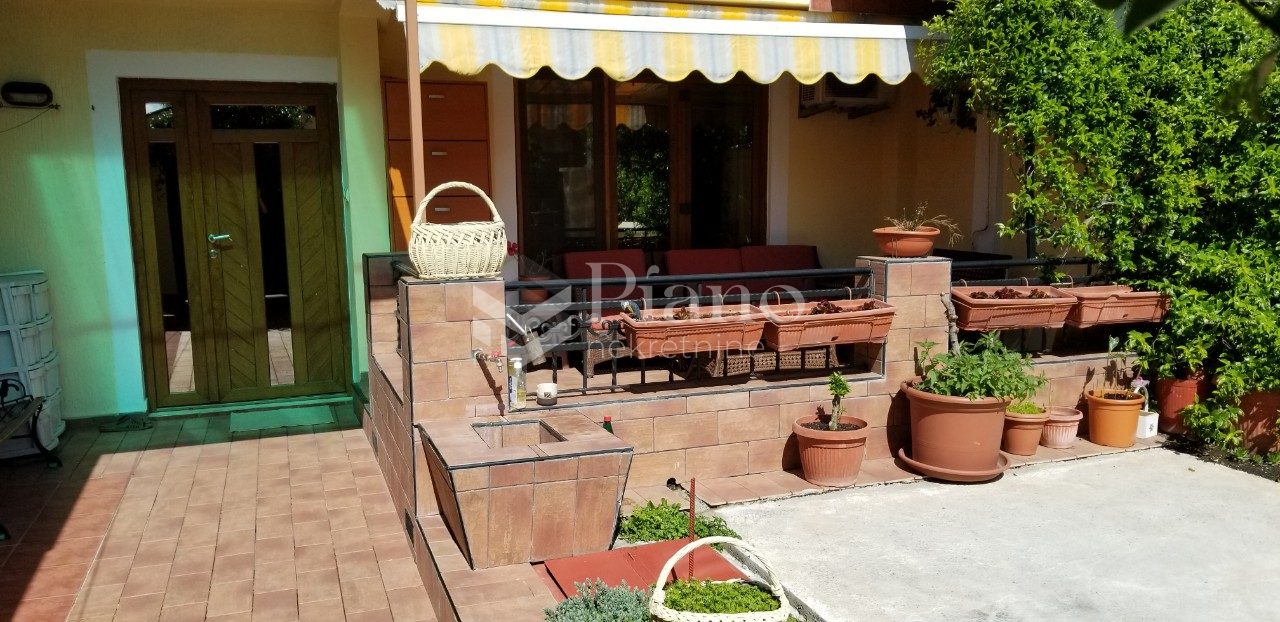 Furnished three bedroom apartment in house on Stari Aerodrom