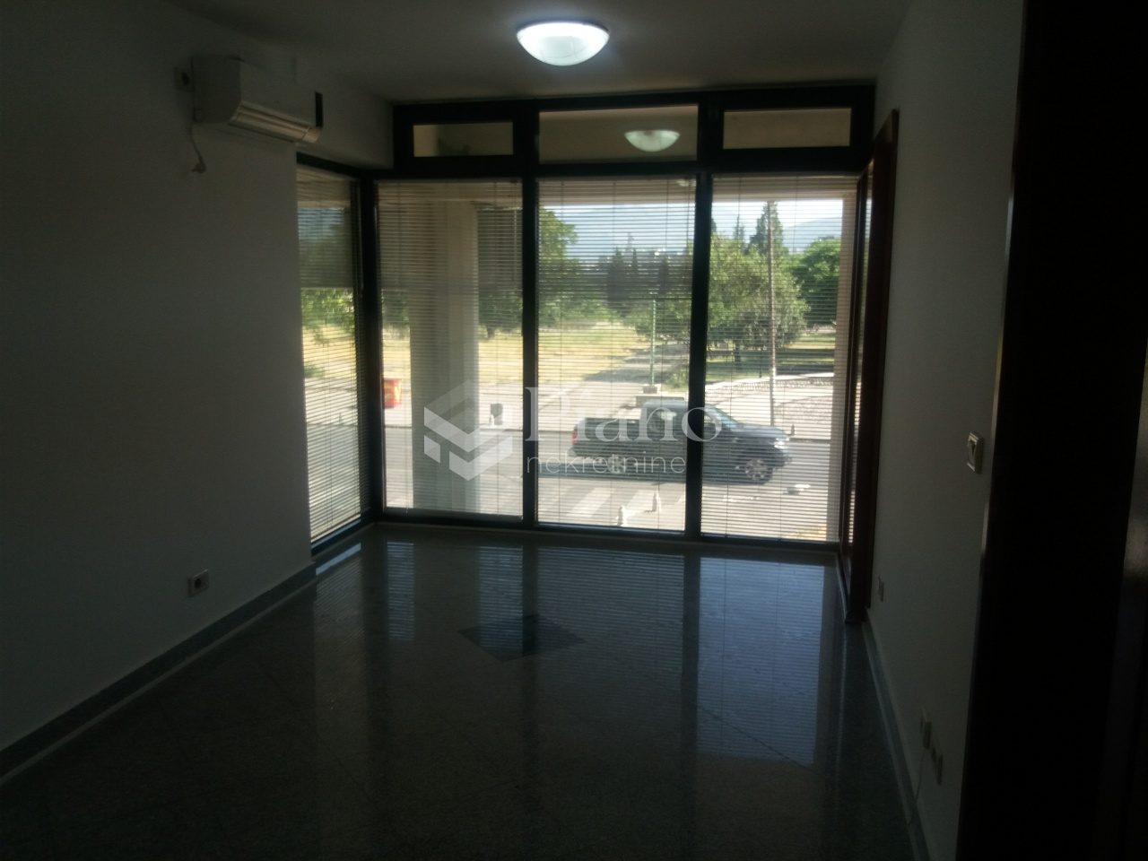 Unfurnished office space on Pobrežje