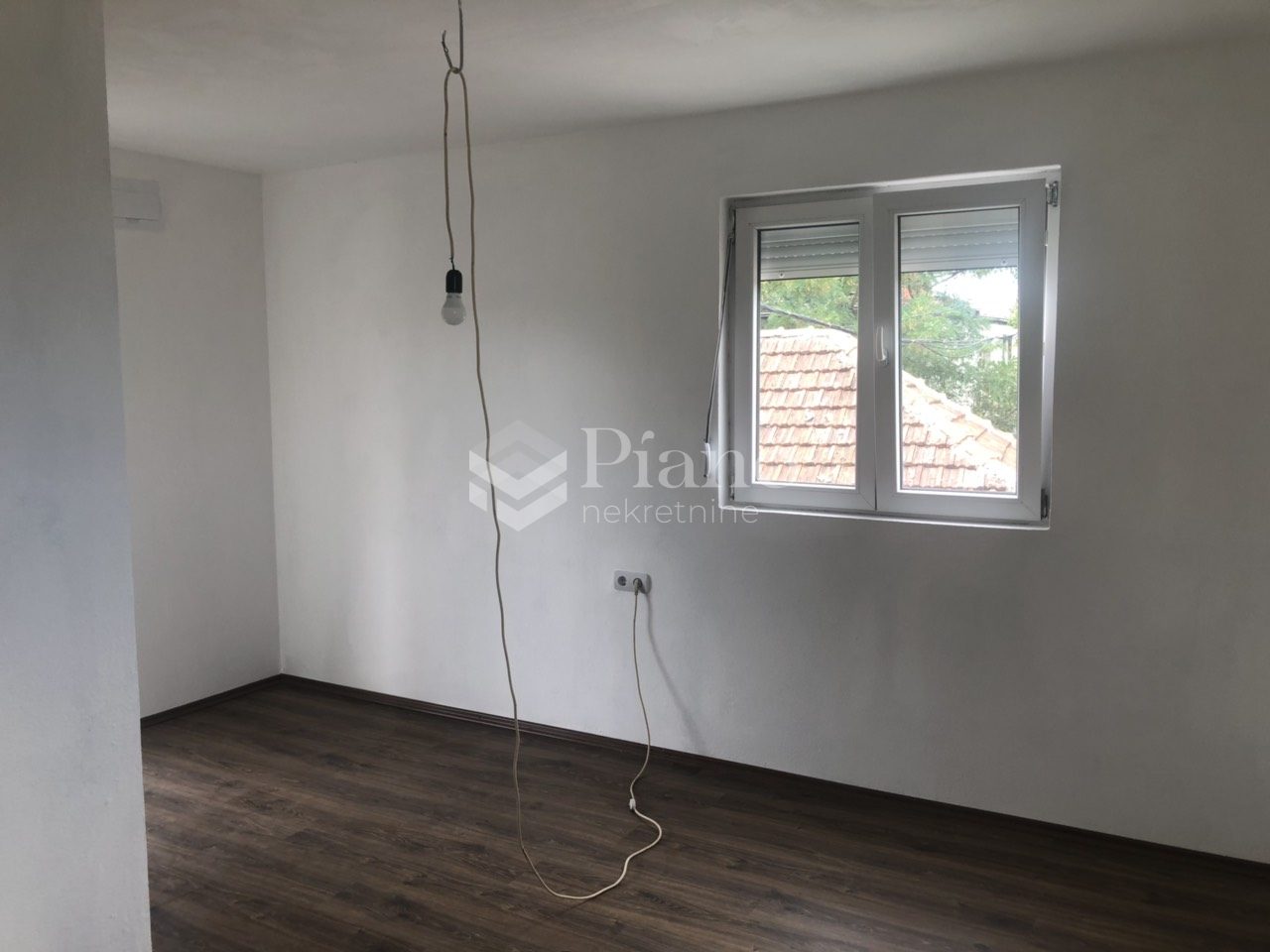 Unfurnished apartment in house on Zabjelo