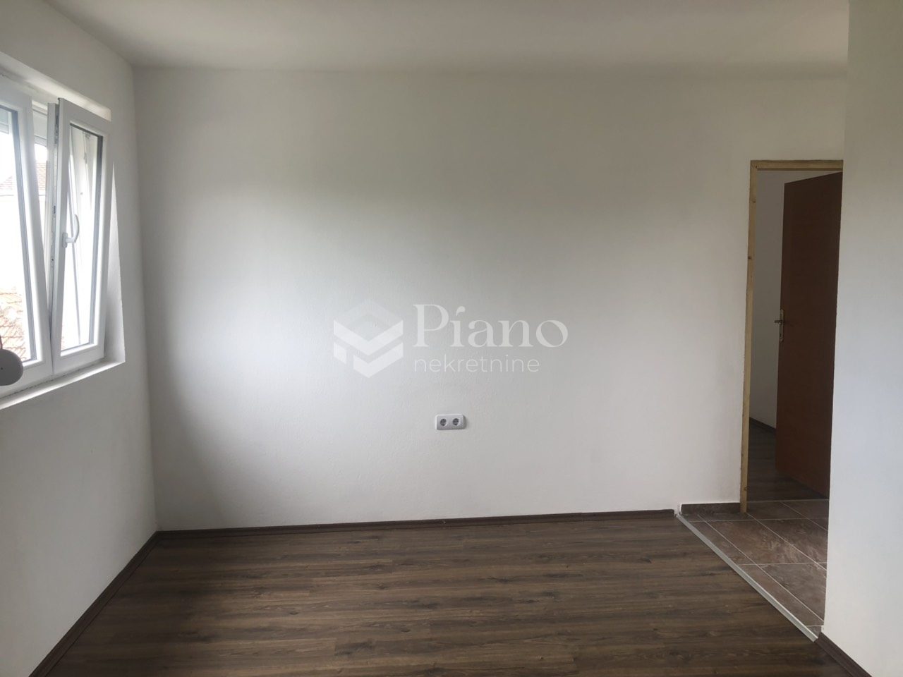 Unfurnished one bedroom apartment in house on Zabjelo