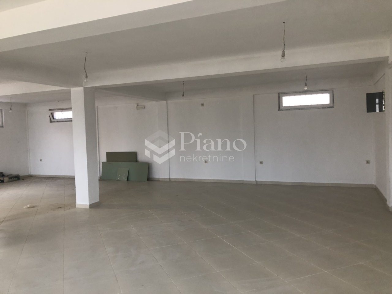 Unfurnished office space in Tuzi