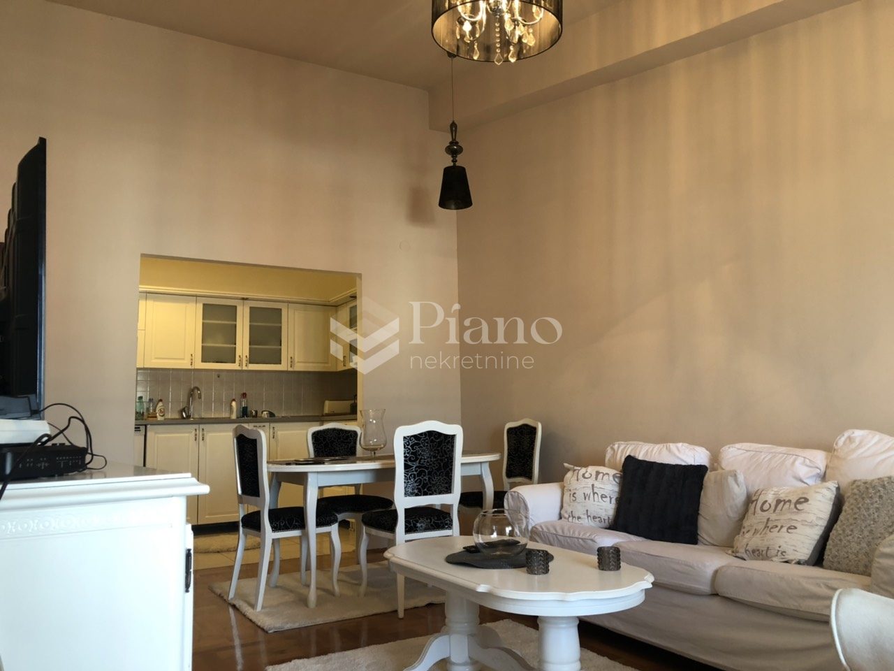 Furnished lux three bedroom apartment in City kvart