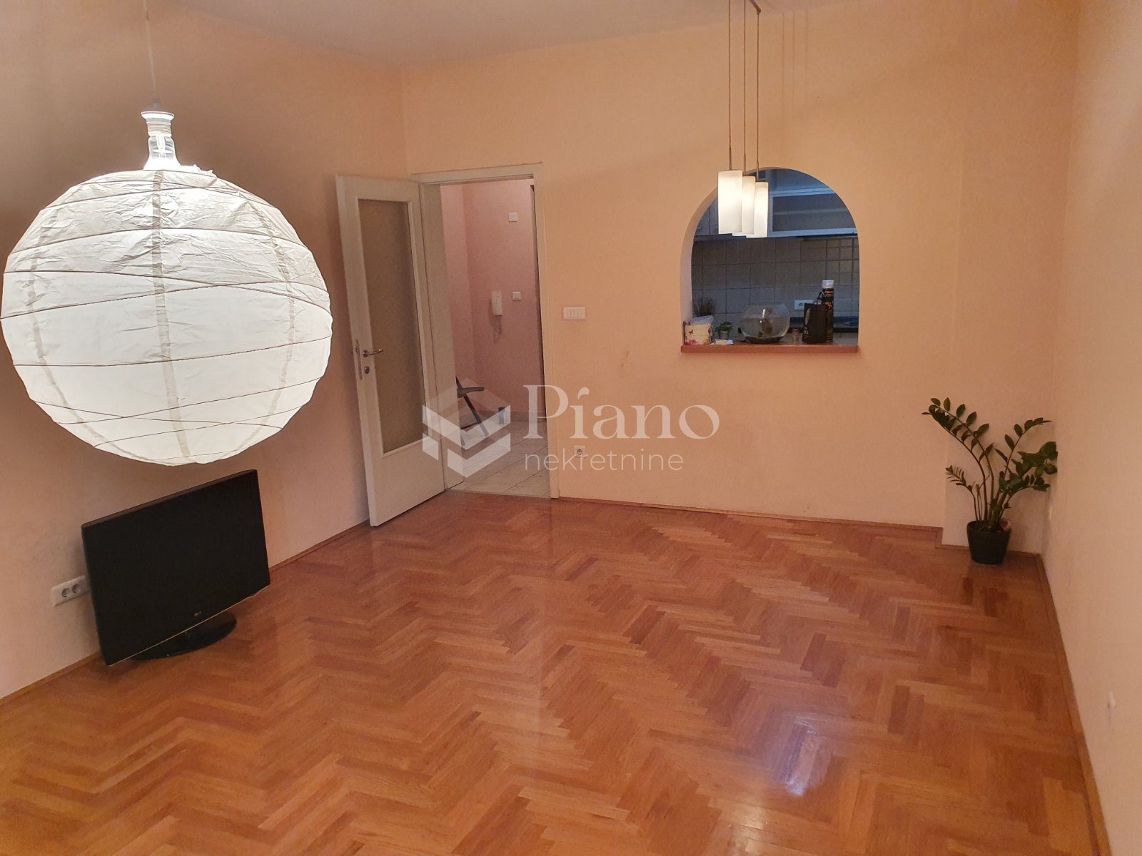 Unfurnished two bedroom apartment Preko Morace
