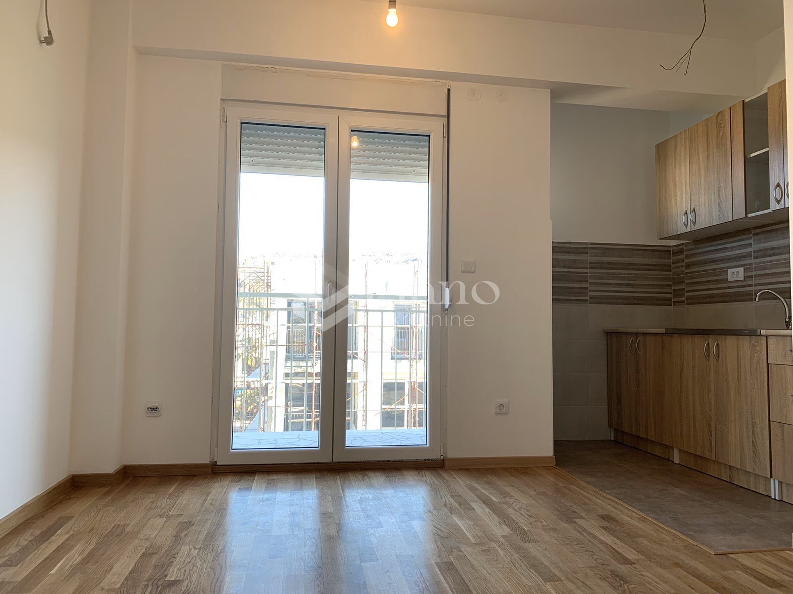 Nenamješten jednosoban nov stan u Novoj Dalmatinskoj ulici