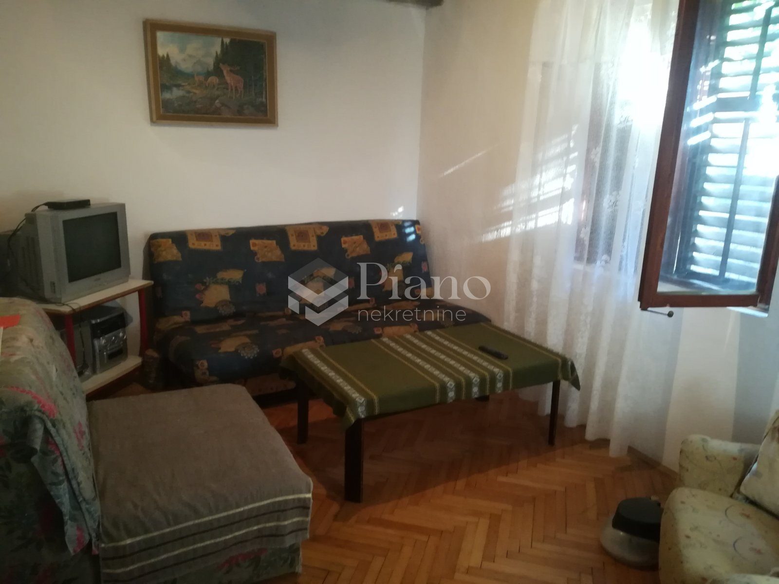 Furnished one bedroom apartment on Small Hill