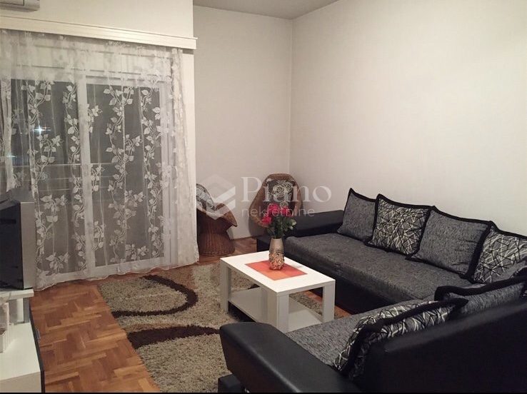 Namješten jednosoban stan, Delta