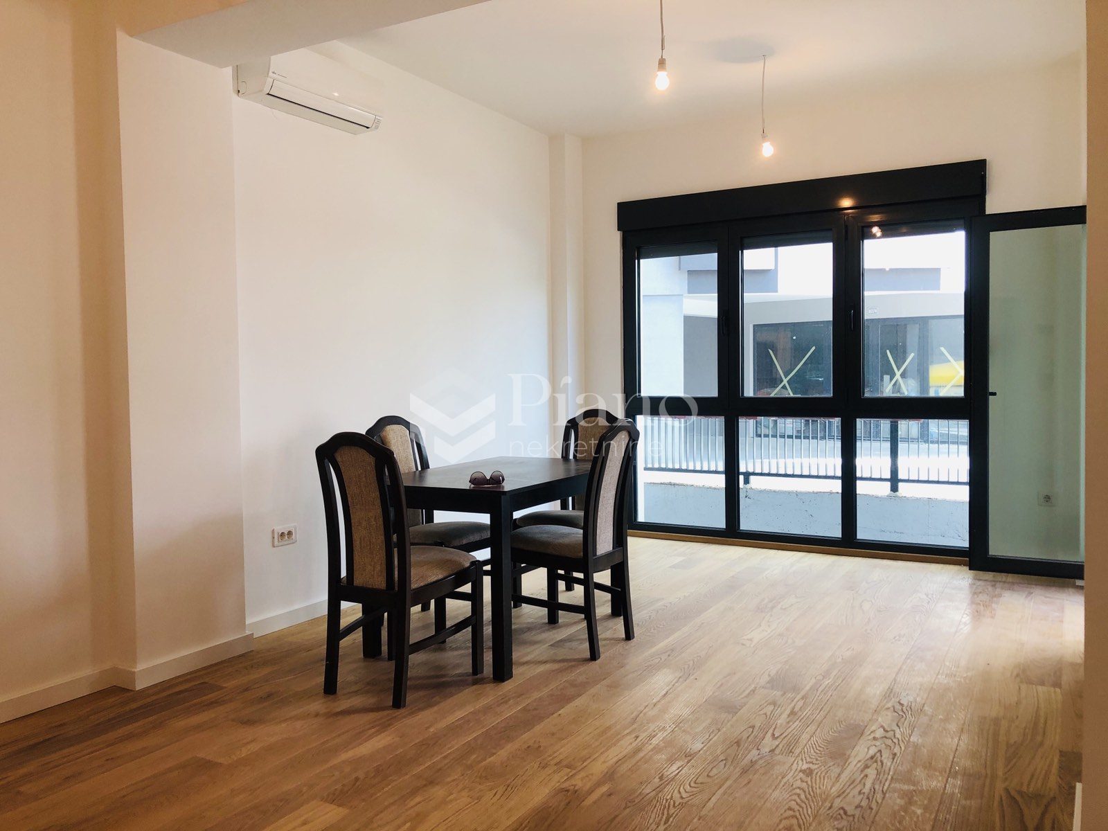 Unfurnished one bedroom apartment near of Vezirov bridge