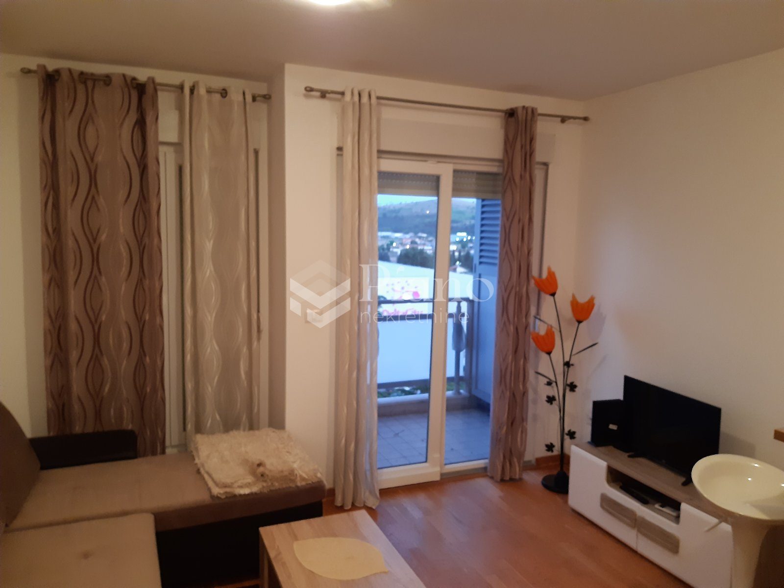 Namještena garsonjera u City kvartu